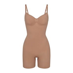 NWOT Skims Seamless Sculpt Mid Thigh Bodysuit